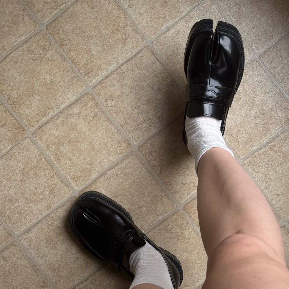 Black Split-Toe Loafers. Tabi